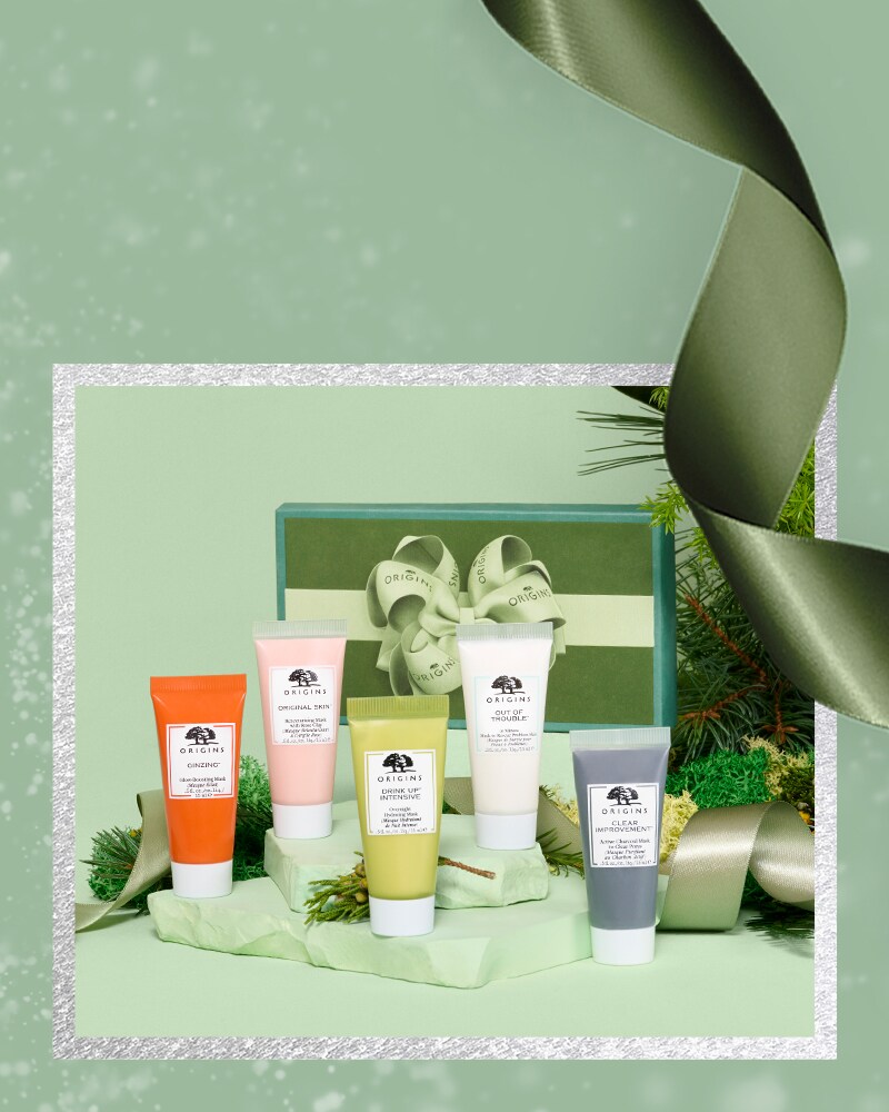 Ensemble de masques Origins pour les fêtes sur un fond vert festif