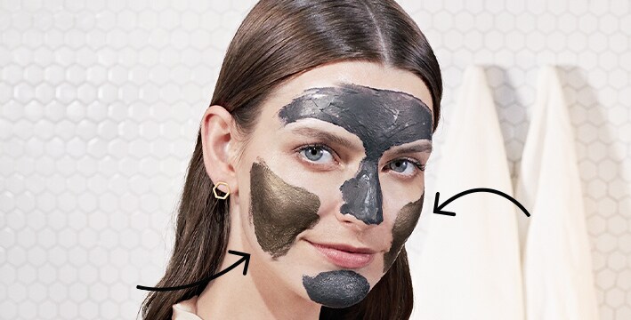 une femme avec un masque sur le visage